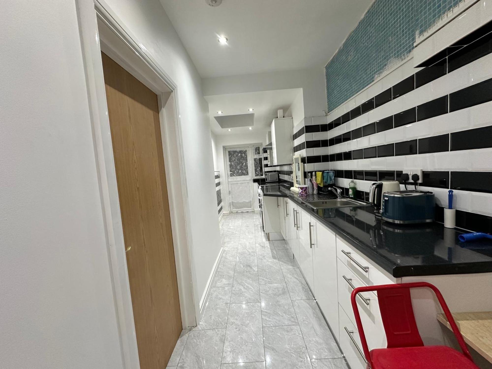 4Th Studio Flat With Private Own Bathroom A London Luxury Family Home Setup And Furnished With Double Bed Plus A Double Futon-Sofa Bed A Single Futon Bed A Baby Cot And Garden And Free Parking מראה חיצוני תמונה