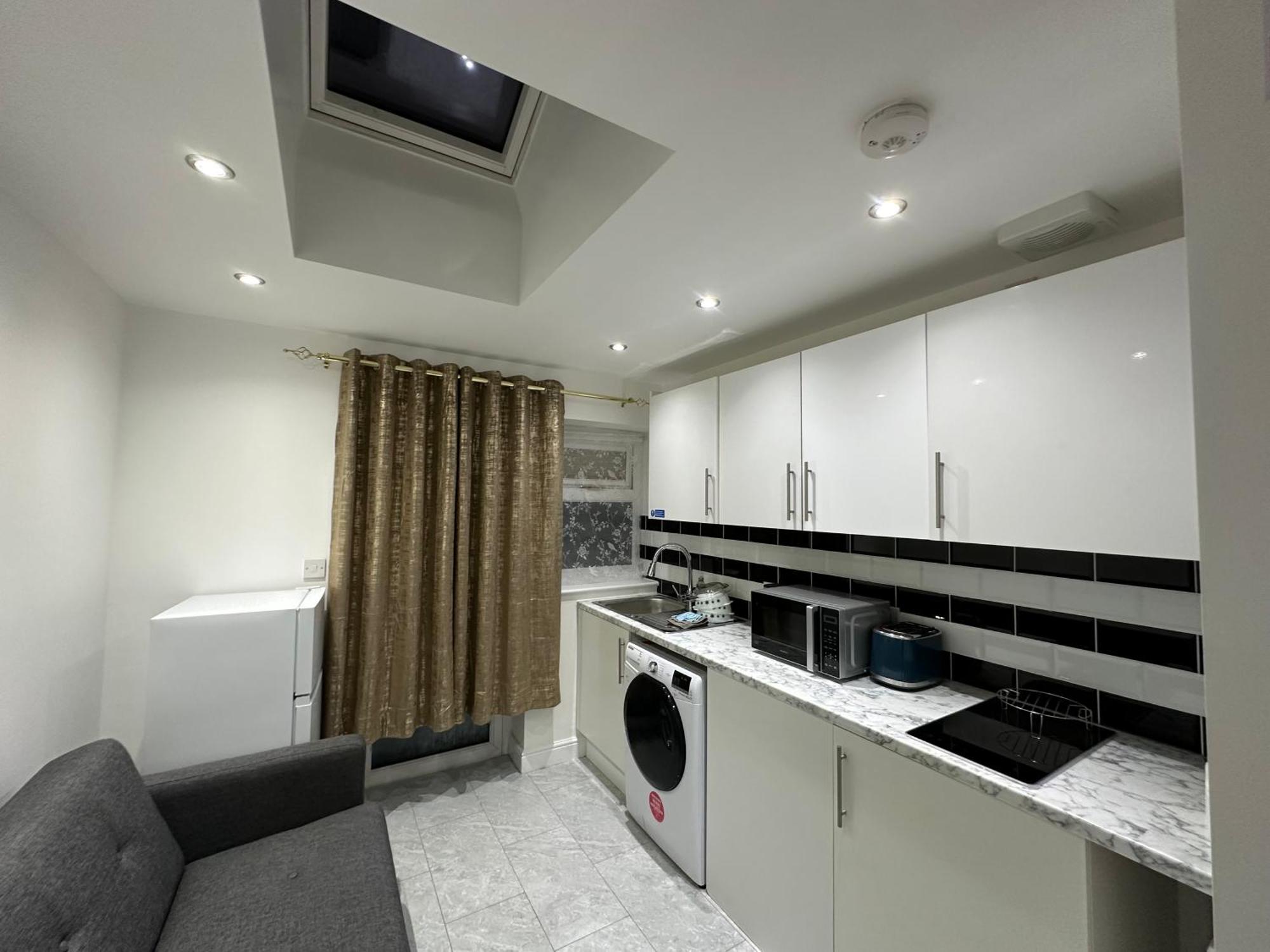 4Th Studio Flat With Private Own Bathroom A London Luxury Family Home Setup And Furnished With Double Bed Plus A Double Futon-Sofa Bed A Single Futon Bed A Baby Cot And Garden And Free Parking מראה חיצוני תמונה