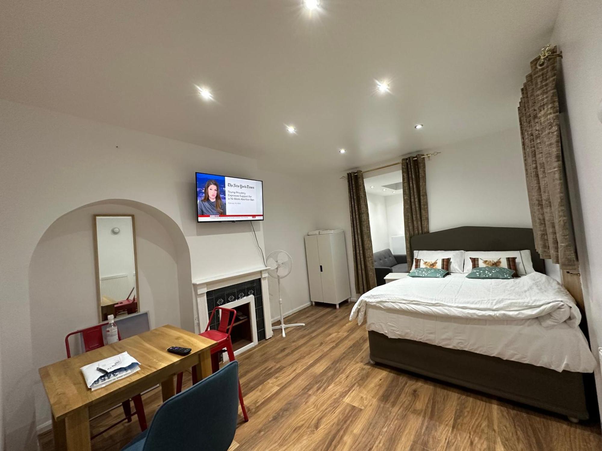 4Th Studio Flat With Private Own Bathroom A London Luxury Family Home Setup And Furnished With Double Bed Plus A Double Futon-Sofa Bed A Single Futon Bed A Baby Cot And Garden And Free Parking מראה חיצוני תמונה