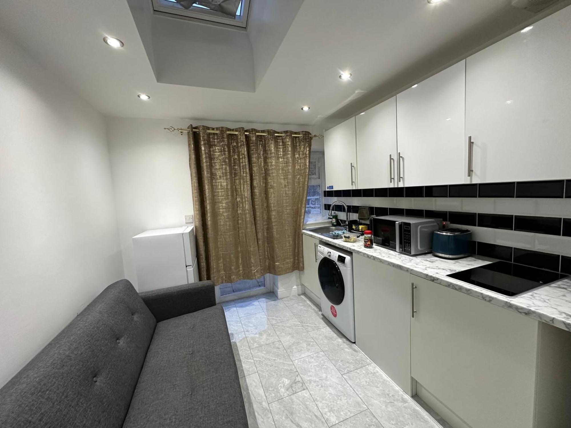 4Th Studio Flat With Private Own Bathroom A London Luxury Family Home Setup And Furnished With Double Bed Plus A Double Futon-Sofa Bed A Single Futon Bed A Baby Cot And Garden And Free Parking מראה חיצוני תמונה