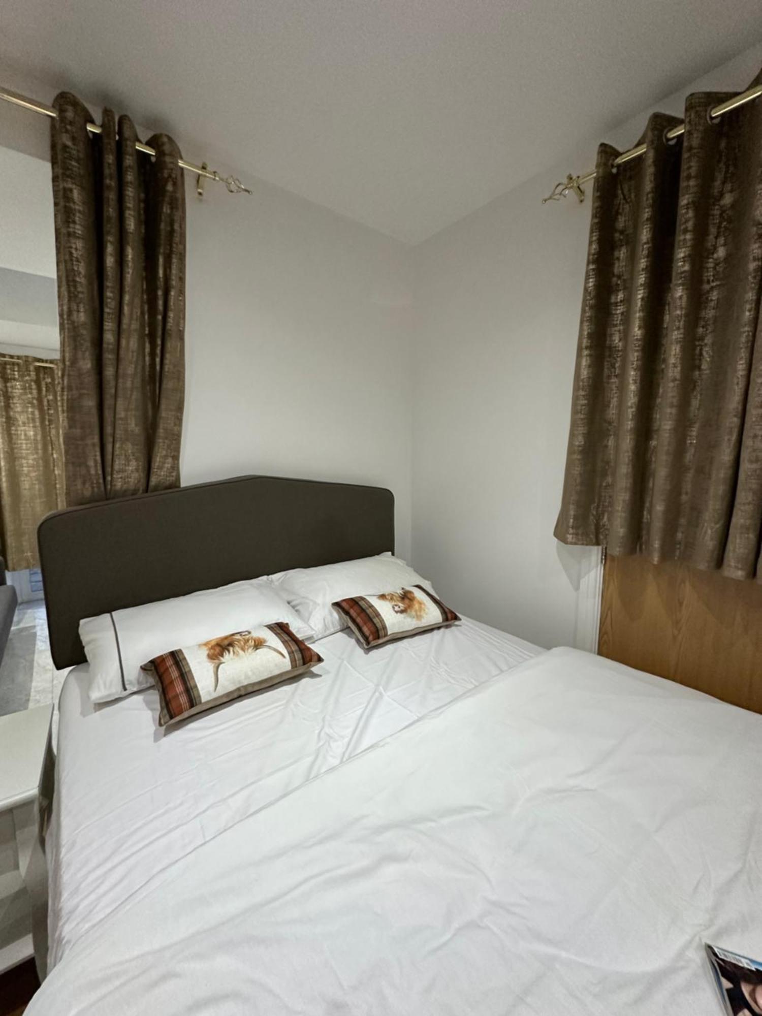 4Th Studio Flat With Private Own Bathroom A London Luxury Family Home Setup And Furnished With Double Bed Plus A Double Futon-Sofa Bed A Single Futon Bed A Baby Cot And Garden And Free Parking מראה חיצוני תמונה