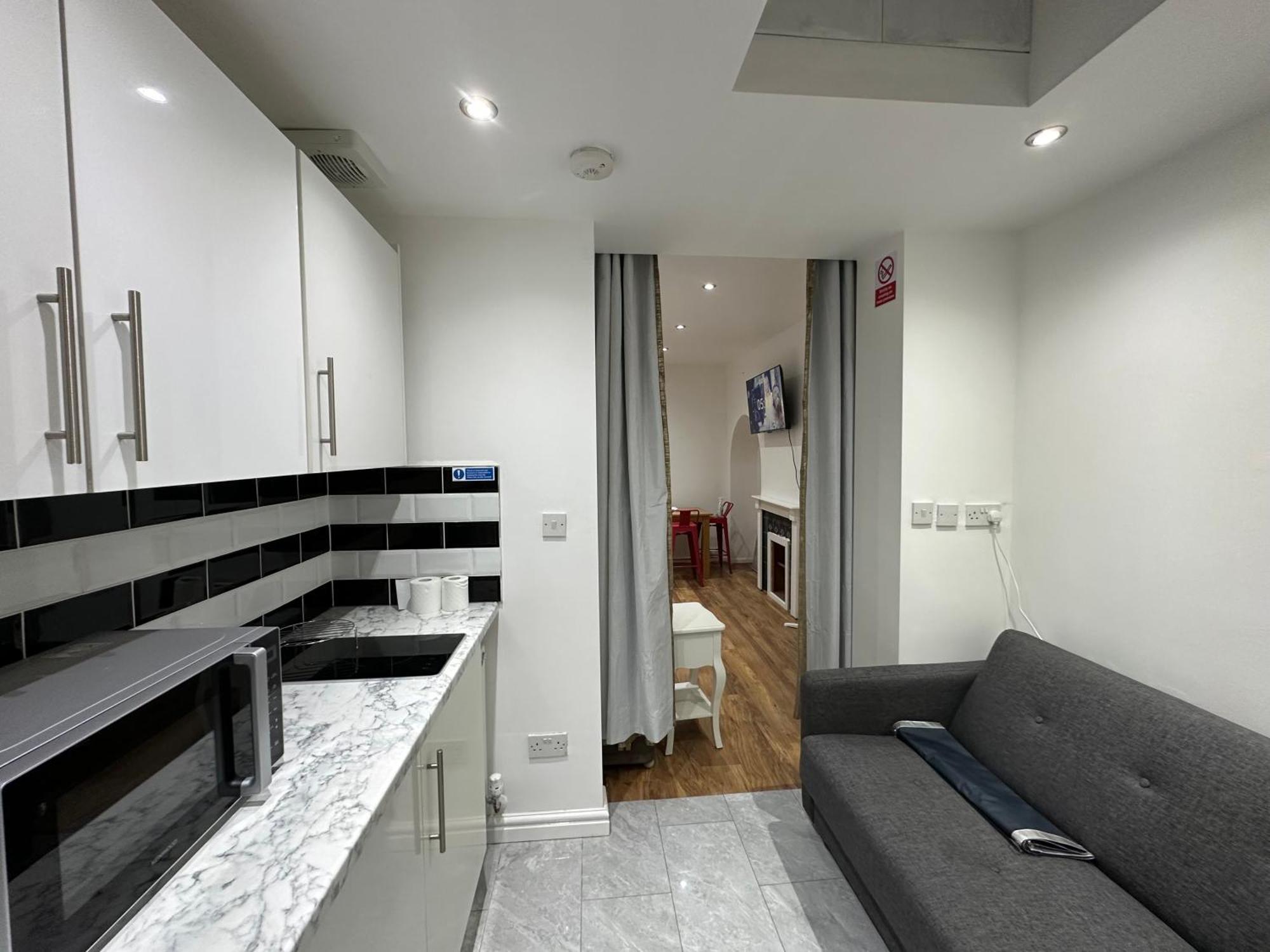 4Th Studio Flat With Private Own Bathroom A London Luxury Family Home Setup And Furnished With Double Bed Plus A Double Futon-Sofa Bed A Single Futon Bed A Baby Cot And Garden And Free Parking מראה חיצוני תמונה