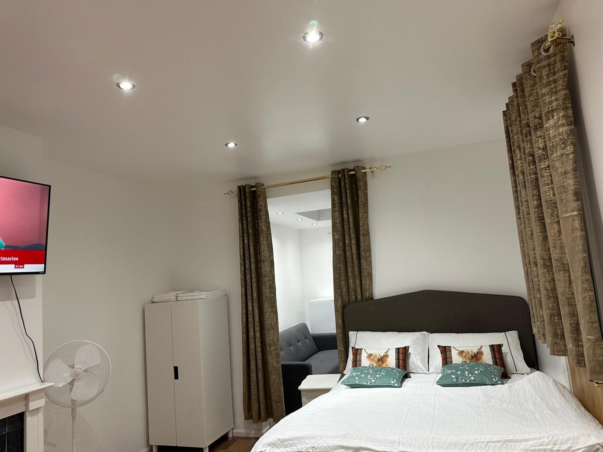 4Th Studio Flat With Private Own Bathroom A London Luxury Family Home Setup And Furnished With Double Bed Plus A Double Futon-Sofa Bed A Single Futon Bed A Baby Cot And Garden And Free Parking מראה חיצוני תמונה