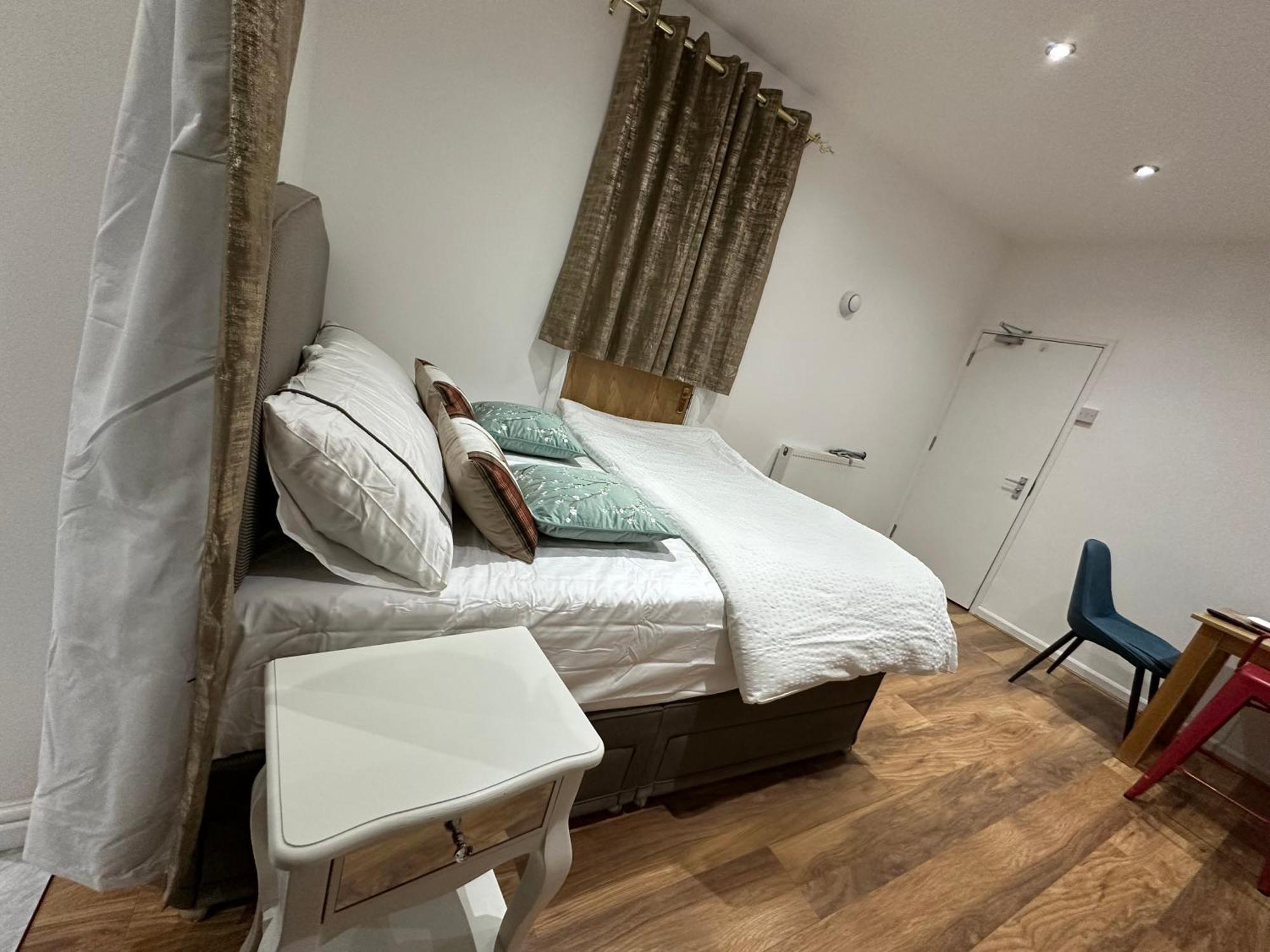 4Th Studio Flat With Private Own Bathroom A London Luxury Family Home Setup And Furnished With Double Bed Plus A Double Futon-Sofa Bed A Single Futon Bed A Baby Cot And Garden And Free Parking מראה חיצוני תמונה