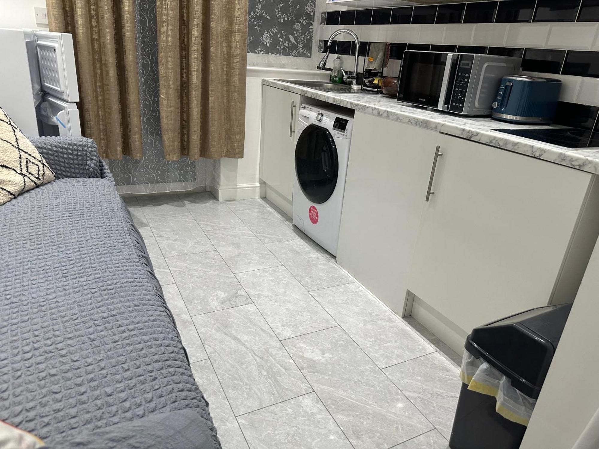 4Th Studio Flat With Private Own Bathroom A London Luxury Family Home Setup And Furnished With Double Bed Plus A Double Futon-Sofa Bed A Single Futon Bed A Baby Cot And Garden And Free Parking מראה חיצוני תמונה