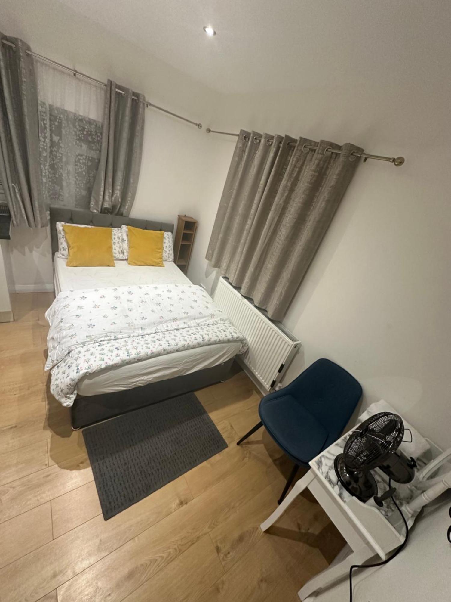 4Th Studio Flat With Private Own Bathroom A London Luxury Family Home Setup And Furnished With Double Bed Plus A Double Futon-Sofa Bed A Single Futon Bed A Baby Cot And Garden And Free Parking מראה חיצוני תמונה